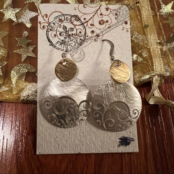 NWT Silver-and-gold-toned dangle earrings - Picture 3 of 8